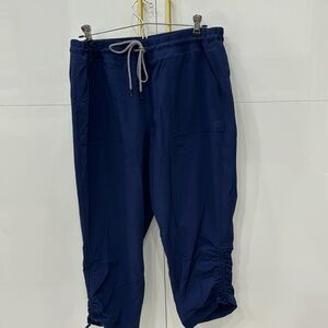 GapFit Ripstop Nylon Capris with Drawstring bottom